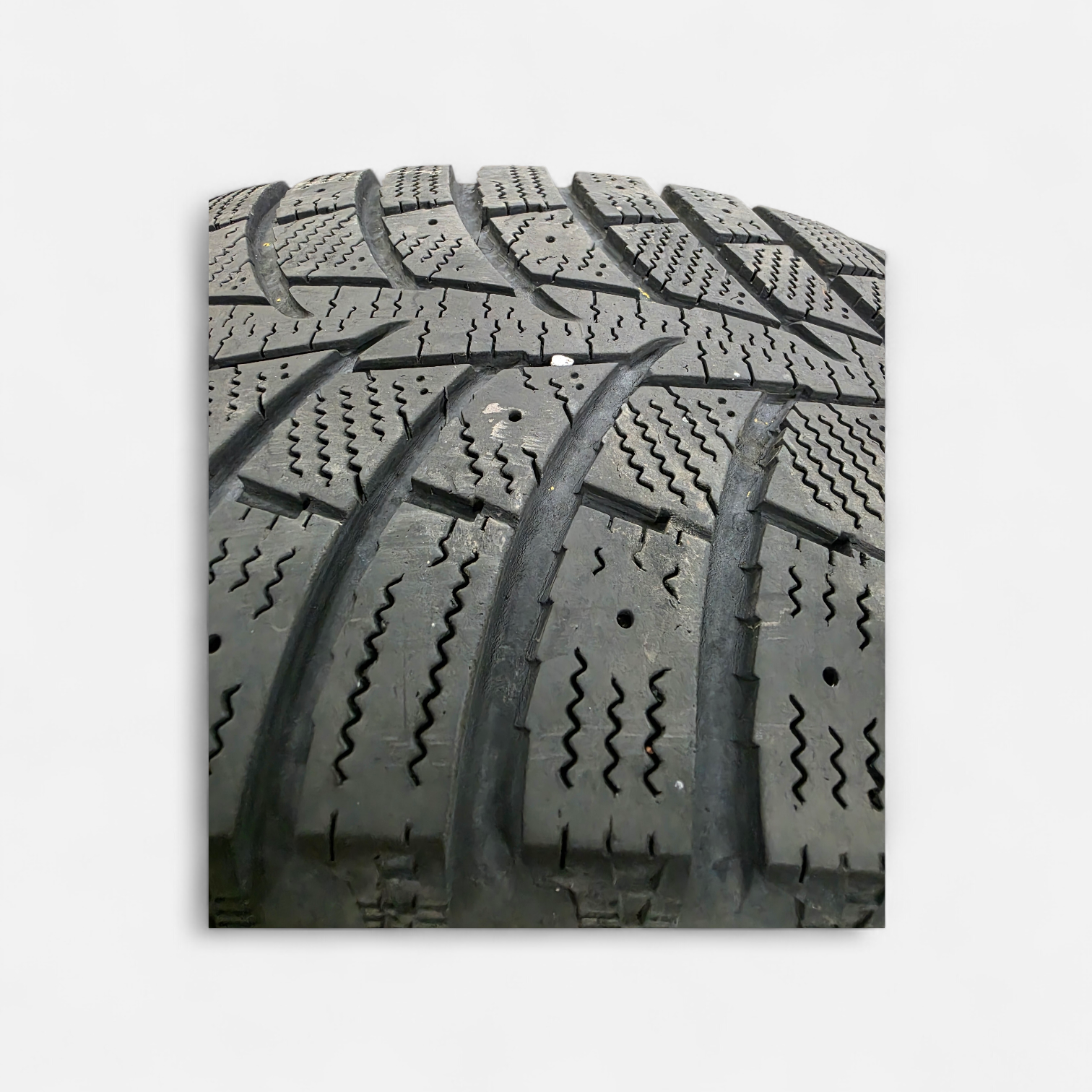 2356517 USED WINTER TIRE-1of3 MATCHES