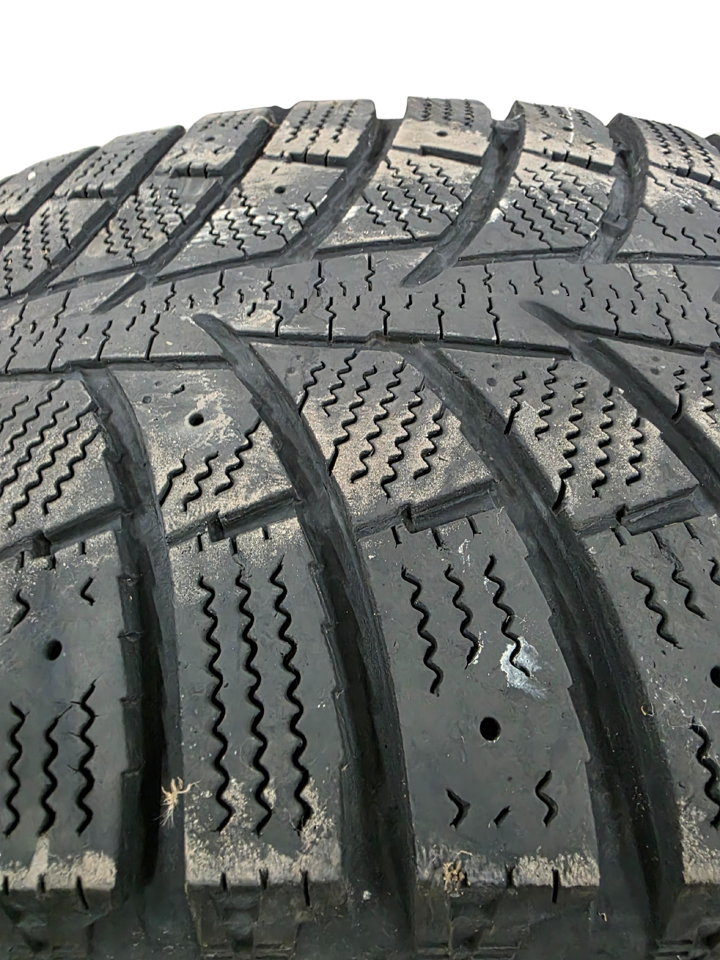 2356517 USED WINTER TIRE-3of 3 matches 4/32nds center 8/32nds outer edge